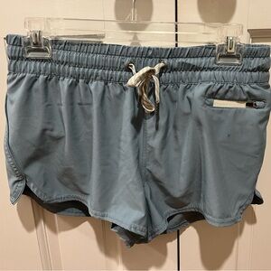 Never worn Vuori clementine athletic shorts